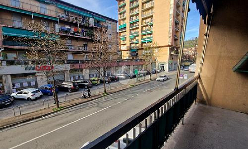 4 Locali A La Spezia...