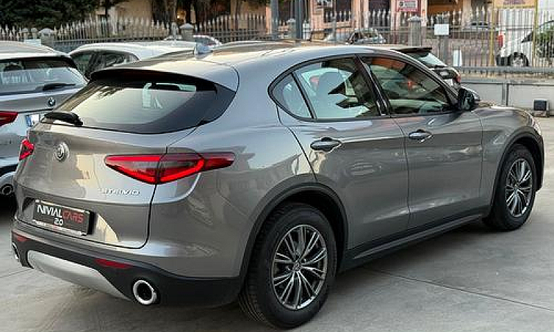Alfa Romeo Stelvio 2...