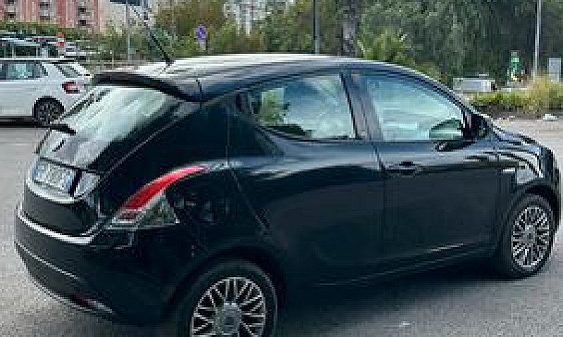 Lancia Ypsilon...