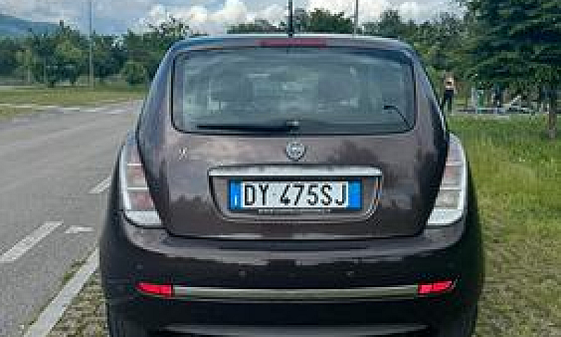 Lancia Y...