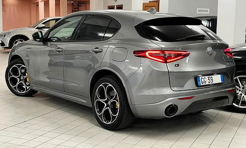 Alfa Romeo Stelvio 2...