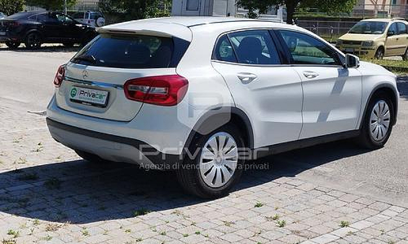Mercedes Gla 180 D B...