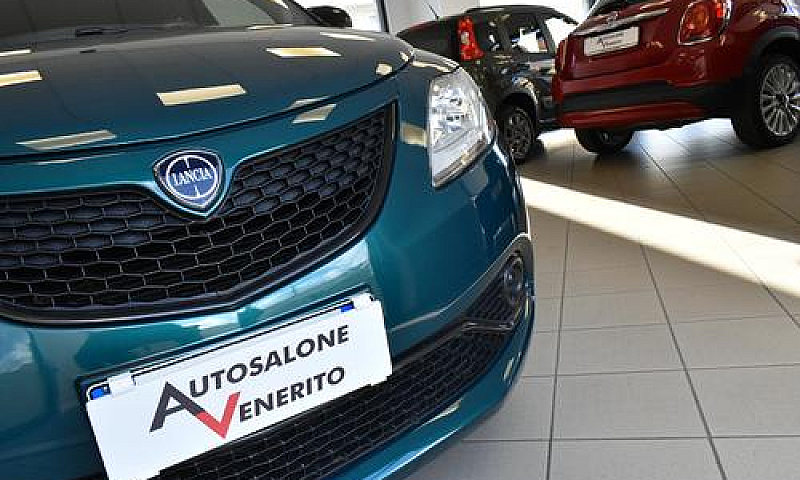 Lancia Ypsilon 1.2 6...