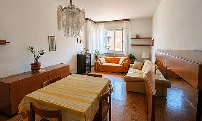 Trilocale Con Balcon...