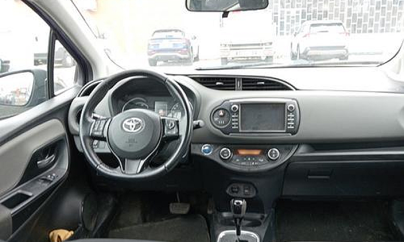 Toyota Yaris 1.5 Hyb...