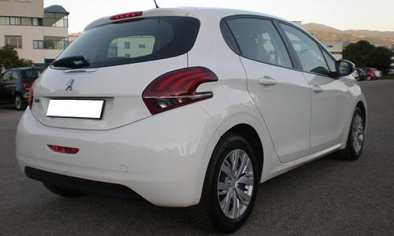 Peugeot 208 Restylin...