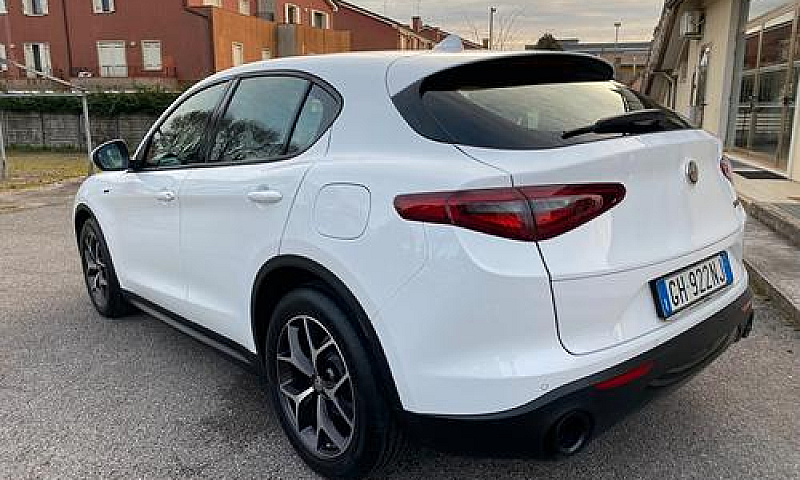 Alfa Romeo Stelvio 2...