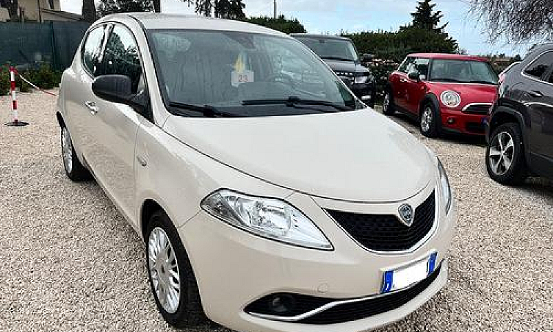 Lancia Ypsilon 1.2 6...