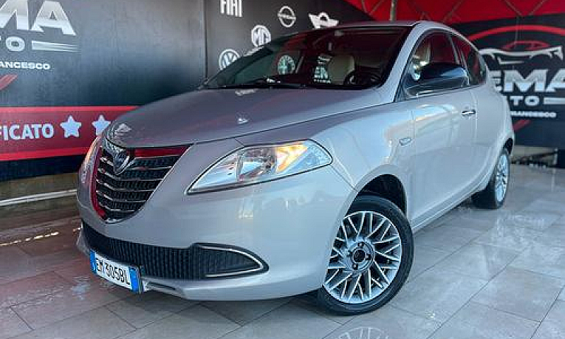 Lancia Ypsilon 1.2 6...