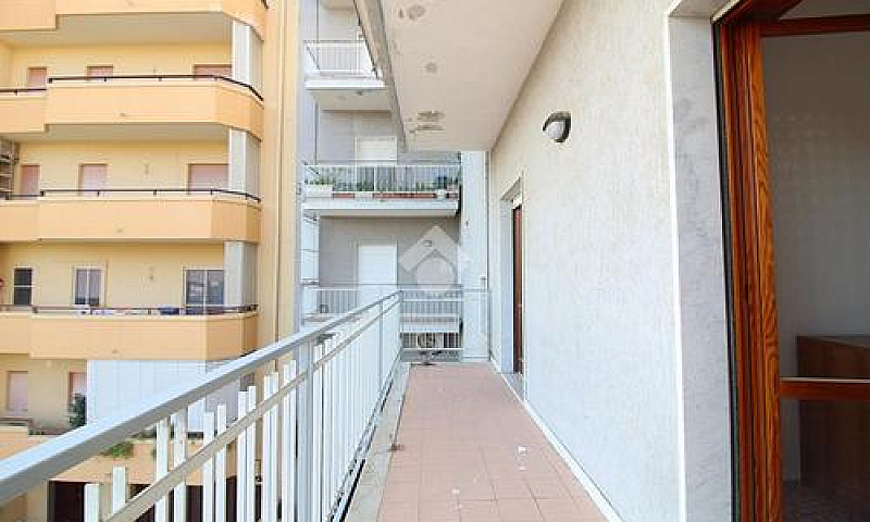 4 Locali A Reggio Di...