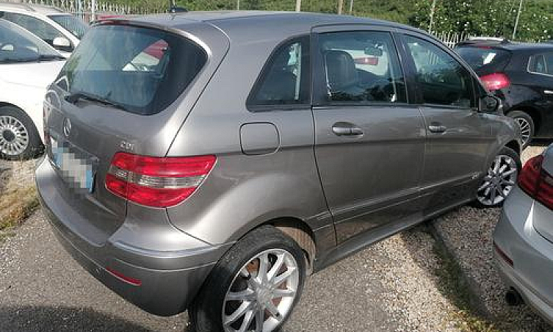 Mercedes-Benz B 180 ...
