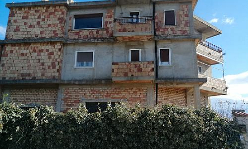 Casa Bifamiliare...