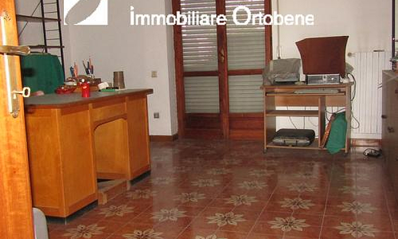 Appartamento Con Tre...