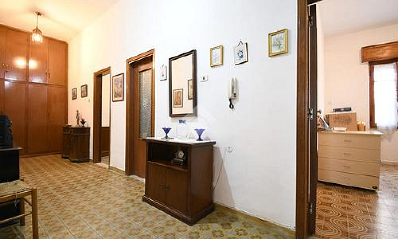 4 Locali A Cagliari...