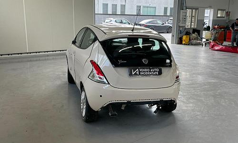 Lancia Ypsilon 1.2 6...