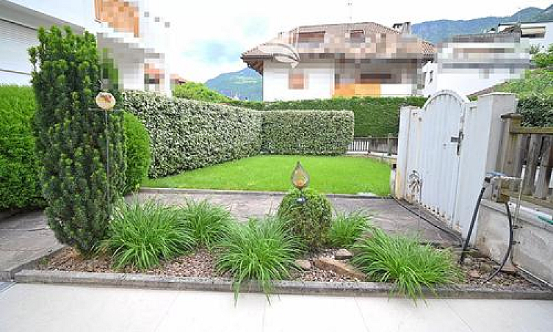 Laives: Casa Bifamil...