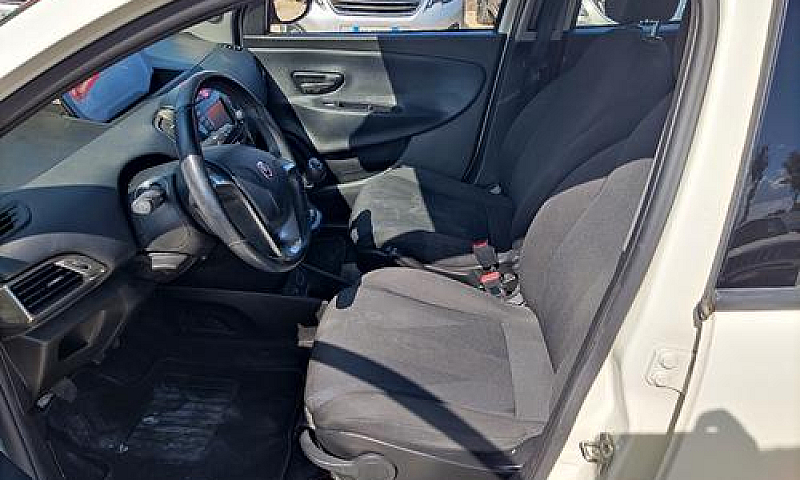 Lancia Ypsilon 1.2 6...
