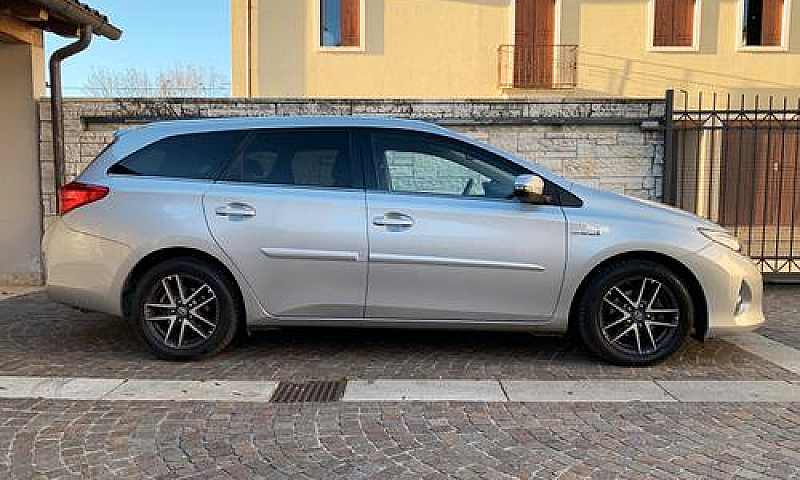 Toyota Auris Touring...