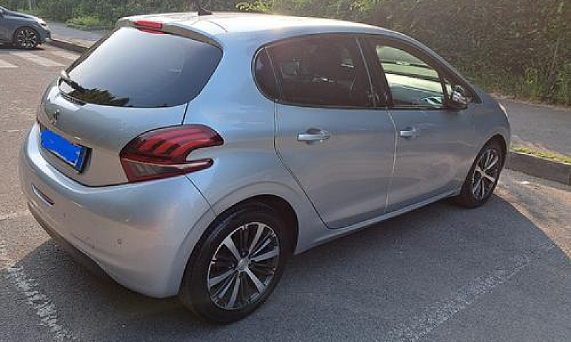 Peugeot 208 1.6 Hdi ...