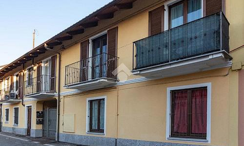3 Locali A San Mauri...