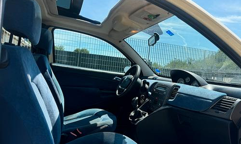 Lancia Ypsilon Con I...