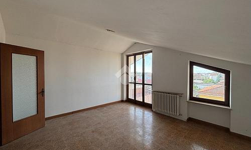 3 Locali A Moretta...