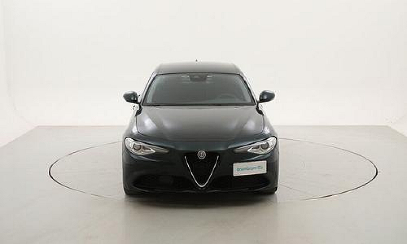 Alfa Romeo Giulia Bu...