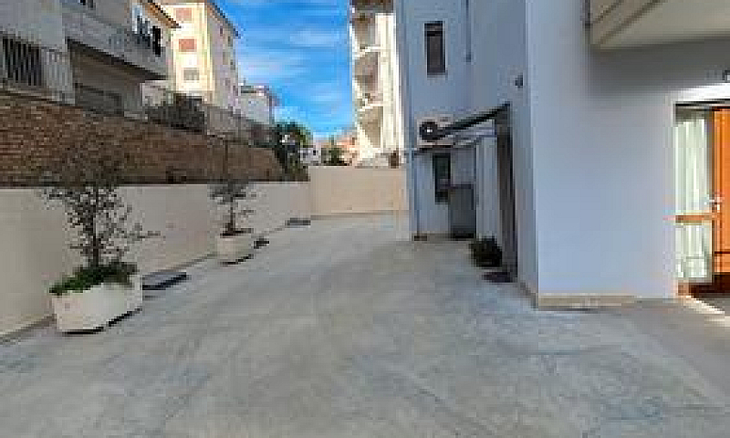 Appartamento Con Ter...