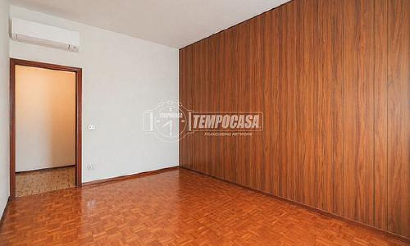 Ampio Appartamento Z...