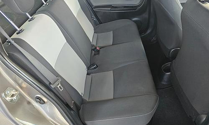 Toyota Yaris 1.5 Hyb...