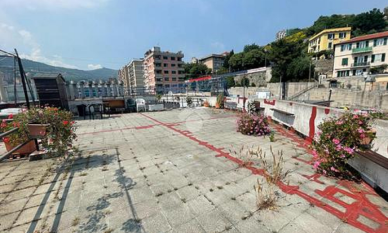 4 Locali A Genova...