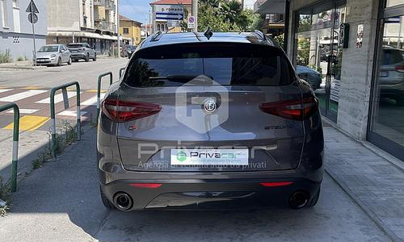 Alfa Romeo Stelvio 2...