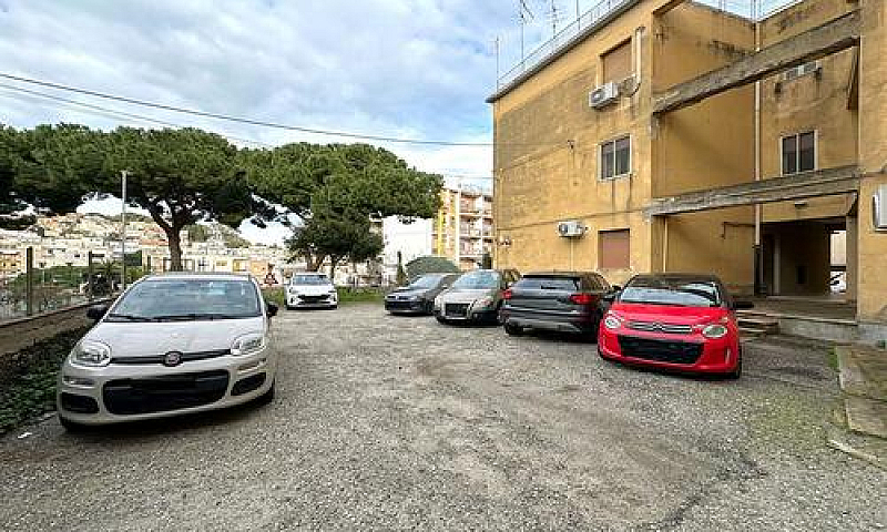 2 Locali A Messina...
