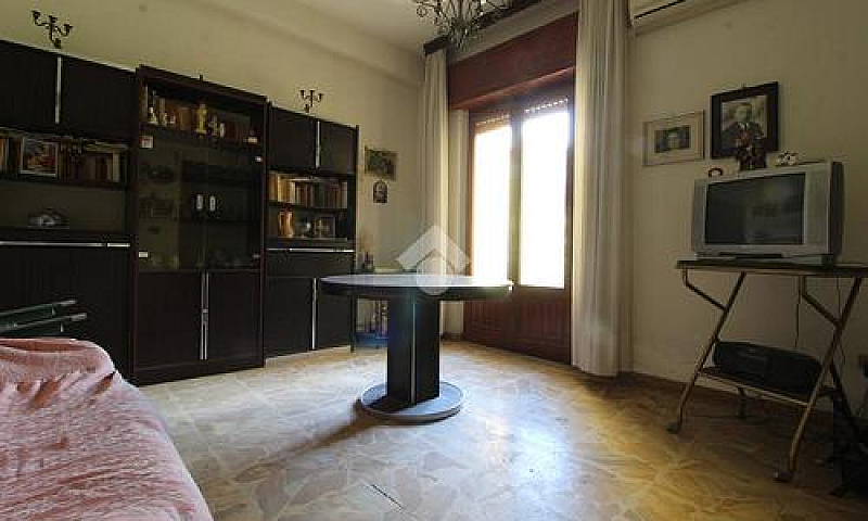 3 Locali A Reggio Di...
