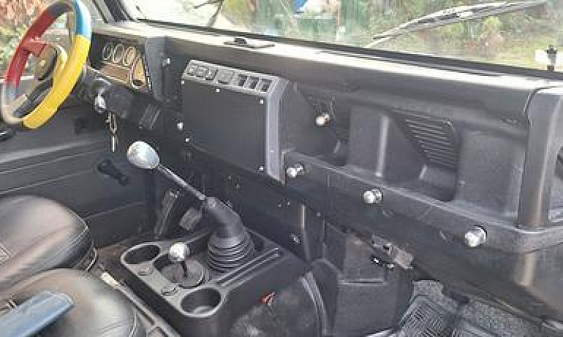Land Rover Defender ...