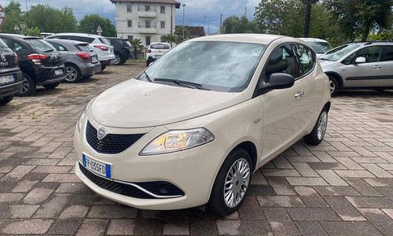 Lancia Ypsilon 1.2 6...