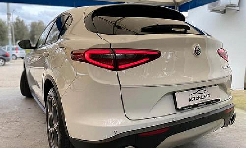 Alfa Romeo Stelvio 2...