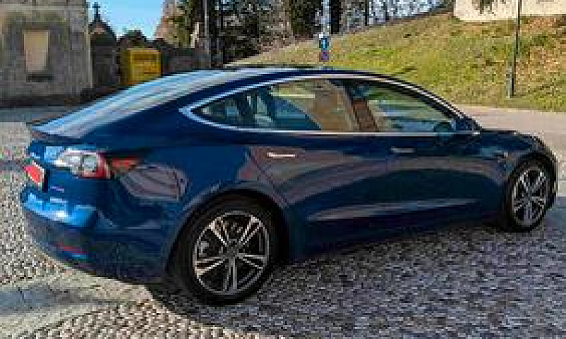 Tesla Model 3 - 2019...