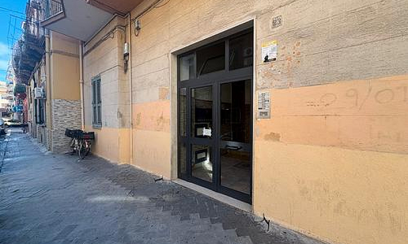 Bilocale Via Nettuno...