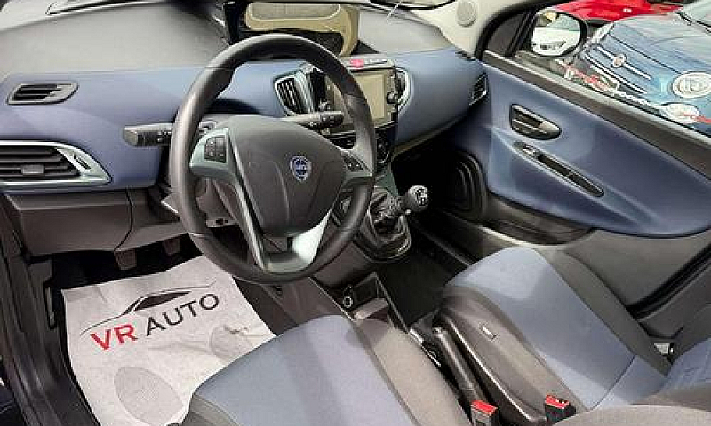 Lancia Ypsilon Hybri...
