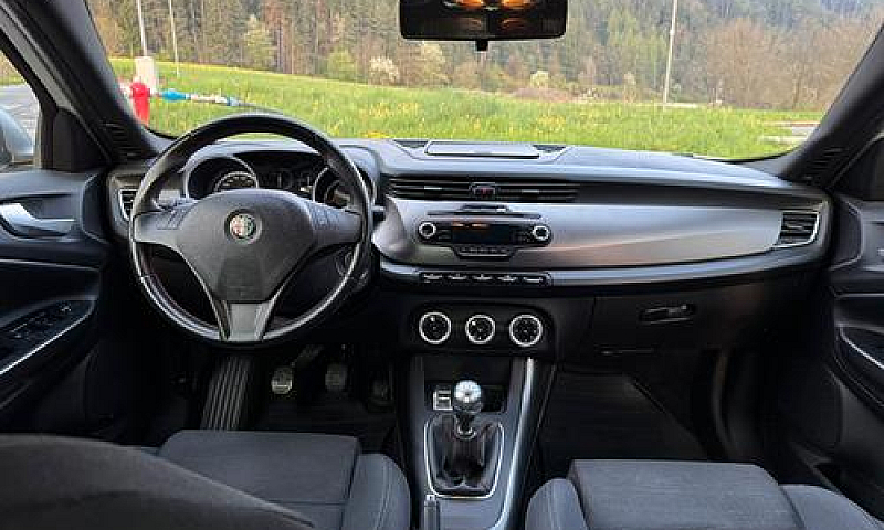 Alfa Romeo Giulietta...