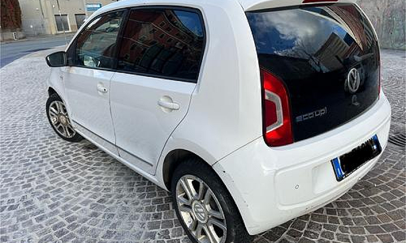 Volkswagen Up! Nessu...