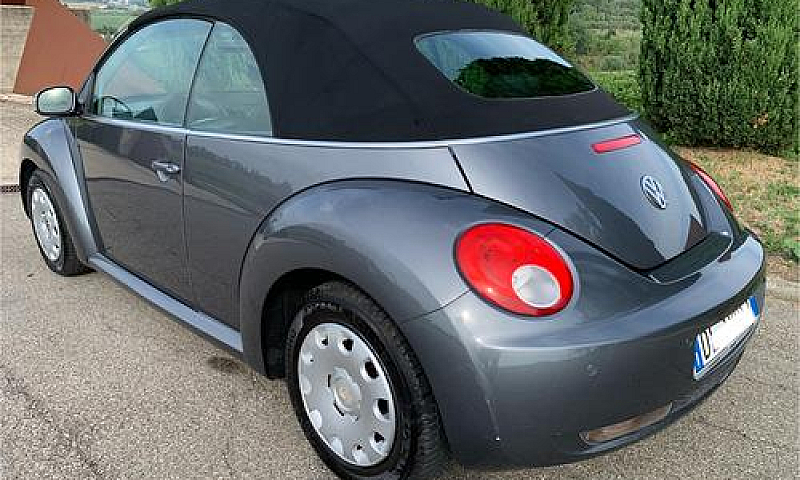 Volkswagen New Beetl...