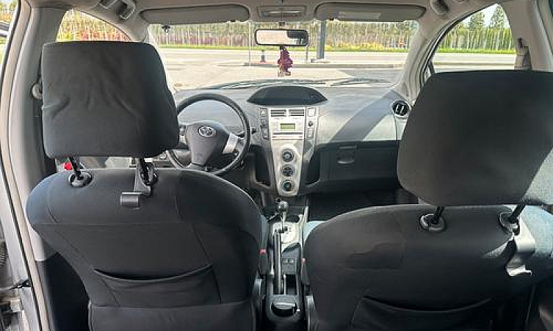 Toyota Yaris 2006 1....