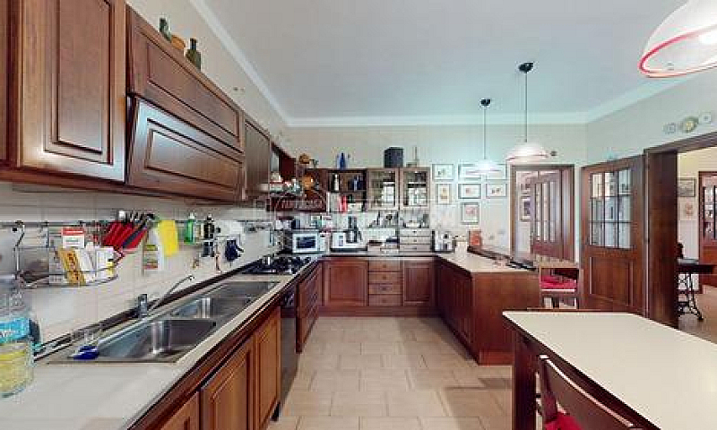 Porzione Di Casa Con...