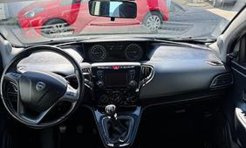 Lancia Ypsilon 1.2 6...