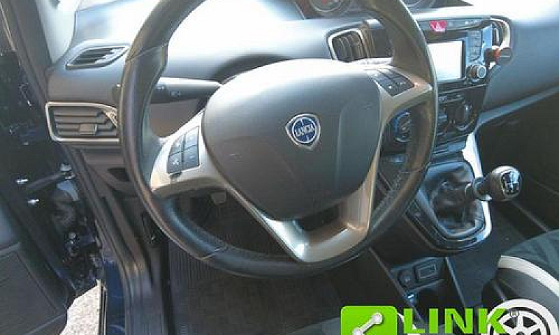 Lancia Ypsilon 1.2 6...