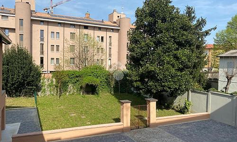 4 Locali A Carpi...