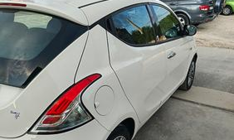 Lancia Ypsilon 1.2 6...