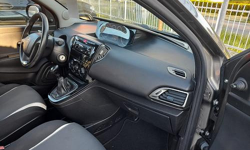 Lancia Ypsilon 3ª Se...